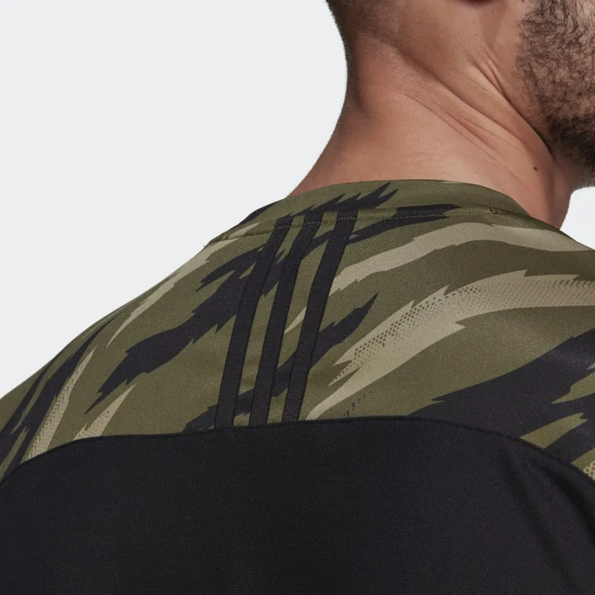 ADIDAS AEROREADY FEELSTRONG CAMO SPORT TEE - HD4318