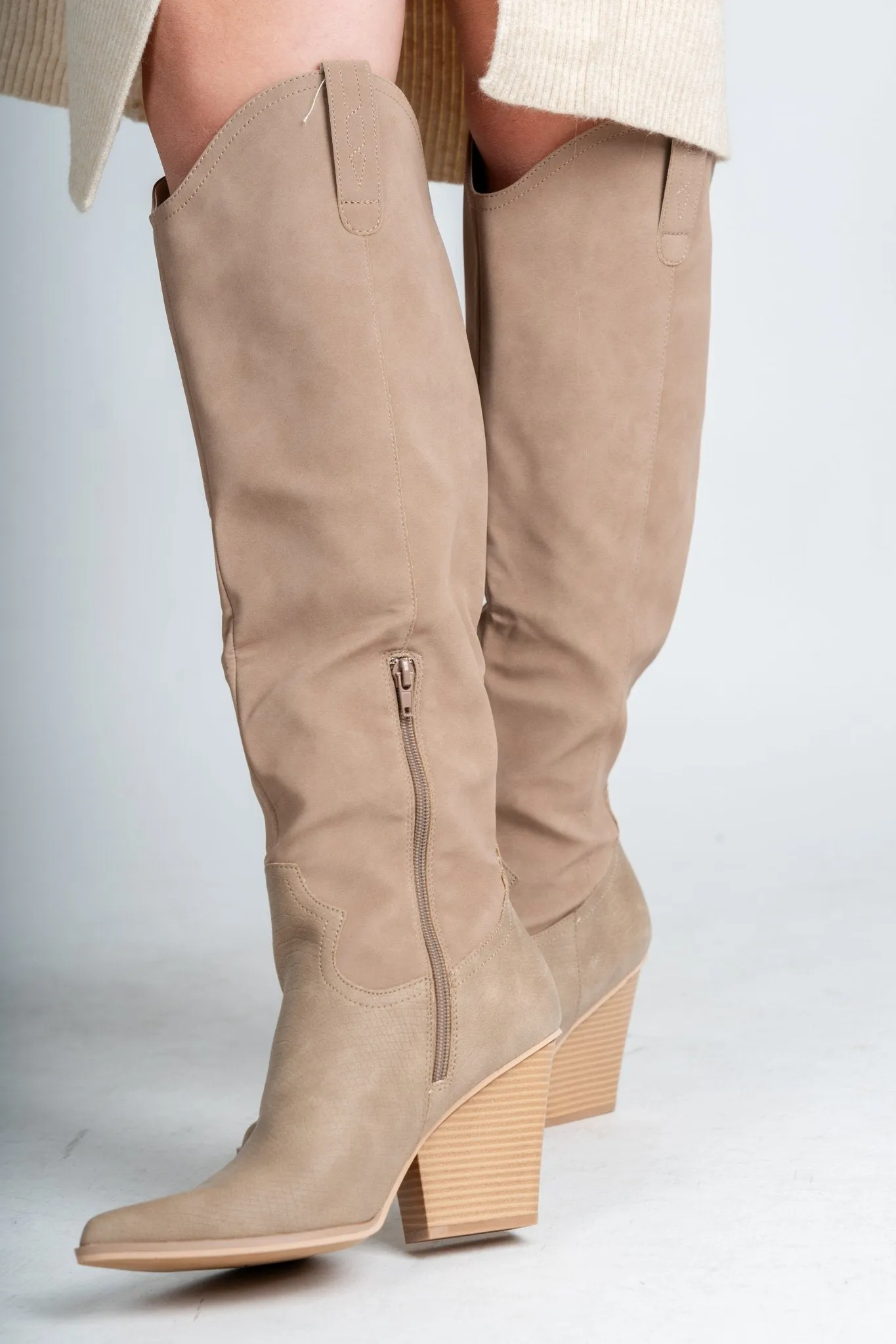 Barcelona western boot cedar wood