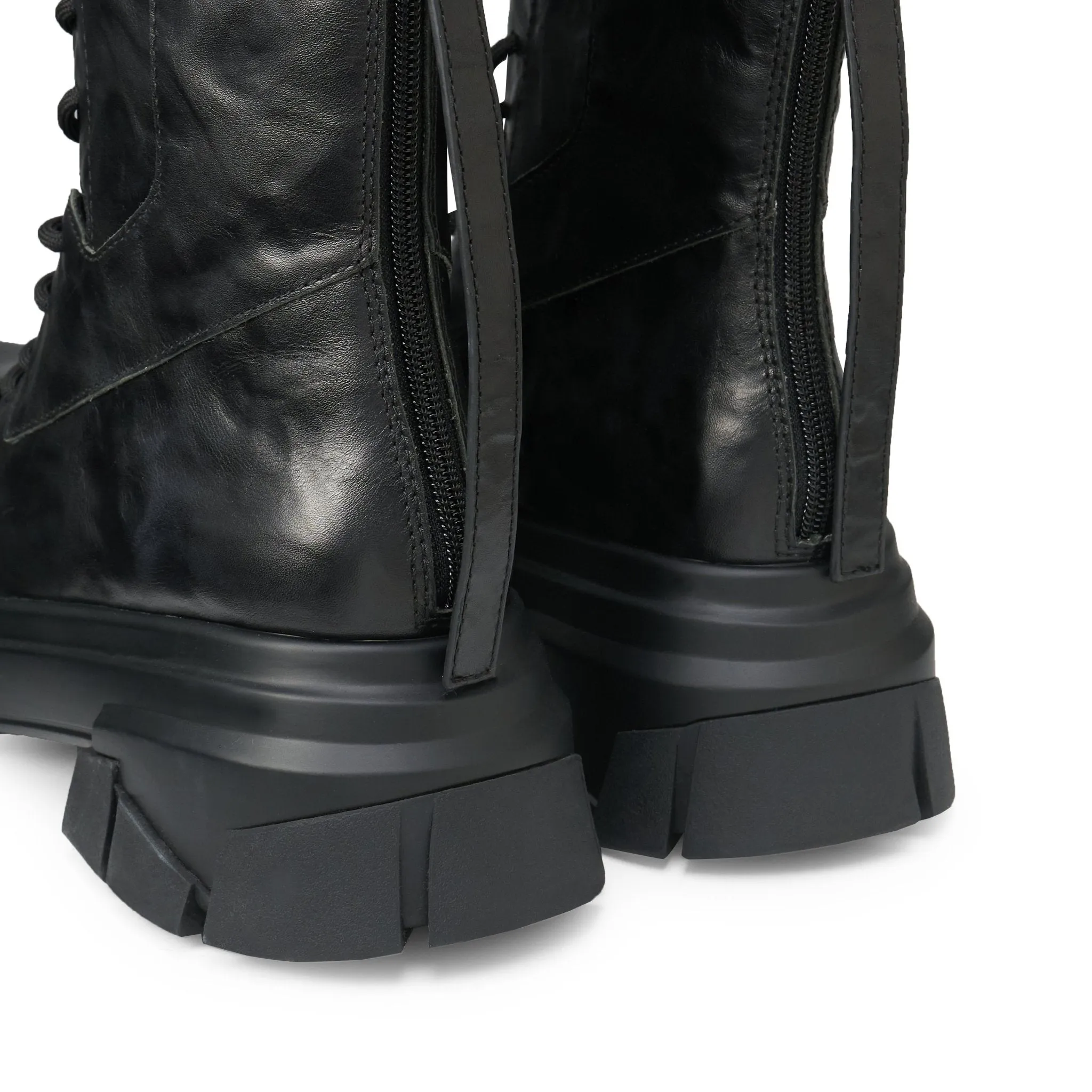 Diamond Soled Round Toe Doc Martens In Black