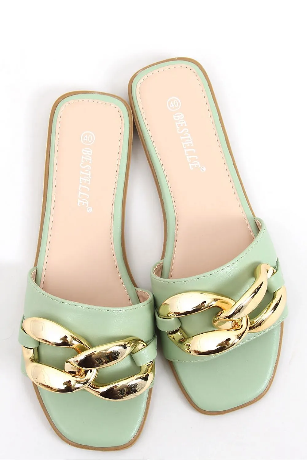 Ladies' flip-flops on a flat sole