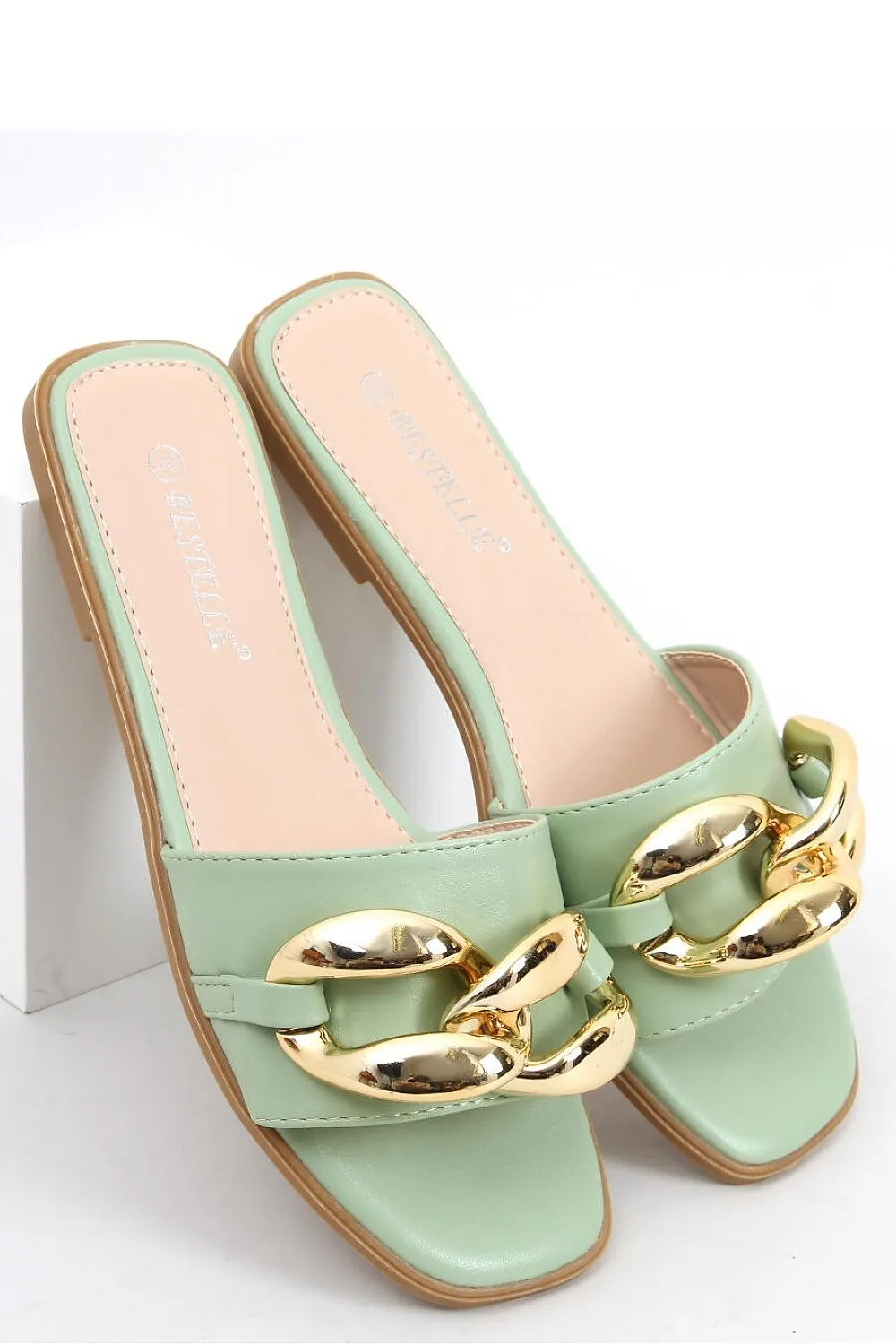 Ladies' flip-flops on a flat sole